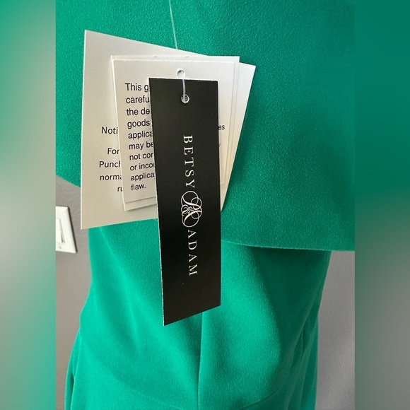 NEW BETSY & ADAM Women Green Asymmetrical Hem Slit Off The Shoulder Sheath Dress - Picture 9 of 9